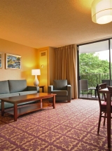 Hilo Hawaiian Guest Room